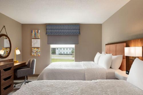 Hampton Inn St. Louis-Columbia - image 2