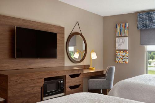 Hampton Inn St. Louis-Columbia - image 5