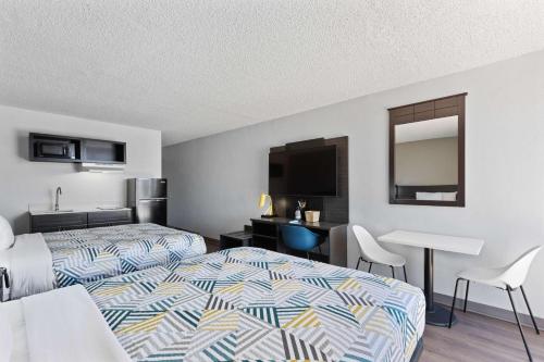 Queen Room with Two Queen Beds - Non-Smoking