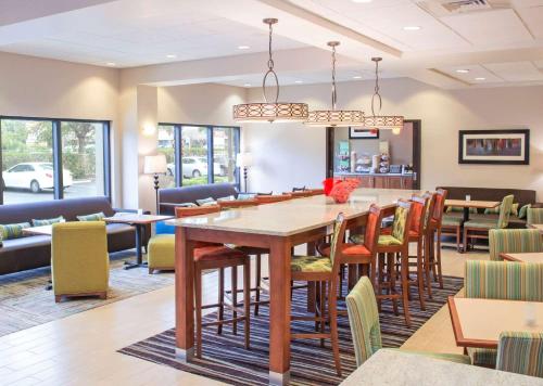 Facilities, Hampton Inn Tampa-Veterans Expwy (Airport North) in Egypt Lake - Leto