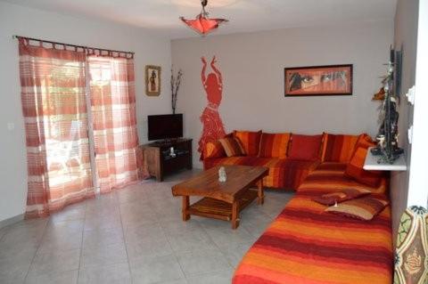 la Villa rouge Ardèche "le Baya" gîte à louer Ucel