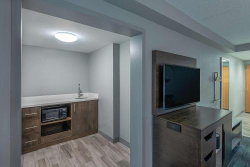 Hampton Inn Waldorf - image 11