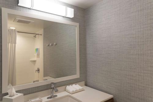 Home2 Suites By Hilton Indianapolis Airport