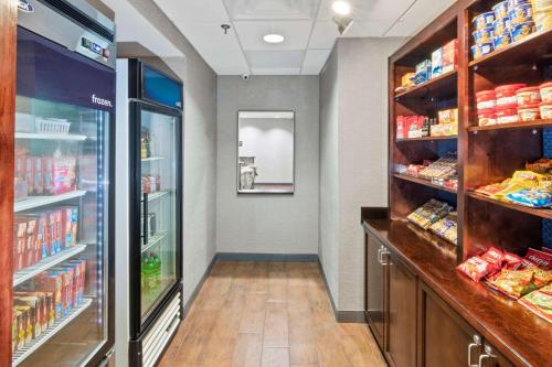 Hampton Inn Kingsland - image 11
