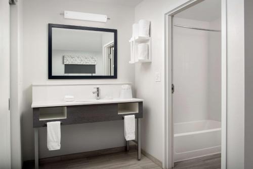 Hampton Inn Duncan - image 6