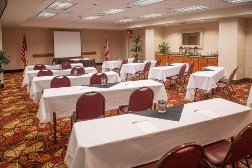 Hampton Inn Pensacola-Airport - image 8