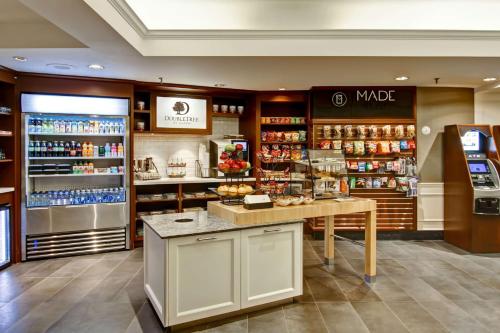 DoubleTree by Hilton Toronto Downtown, Торонто (фото 10)