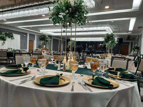 Embassy Suites by Hilton Tucson East - image 3