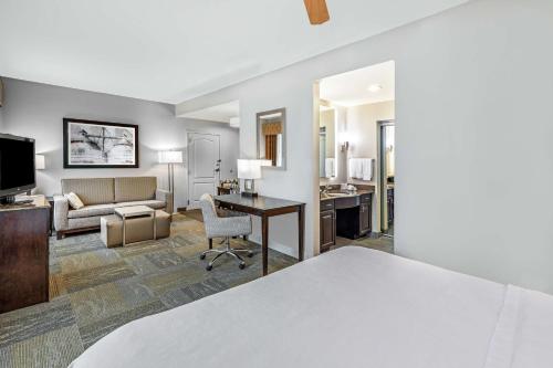 1 king bed, 1 sofa bed