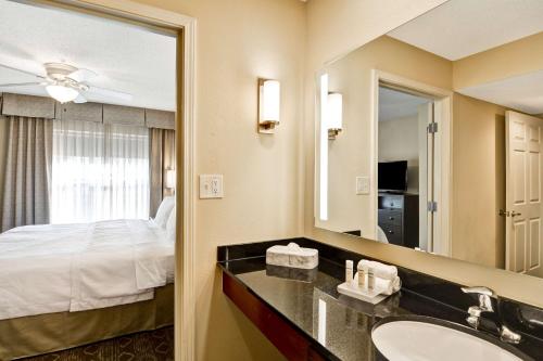 Homewood Suites by Hilton Kansas City/Overland Park