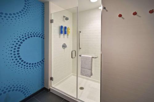 Tru by Hilton Pigeon Forge, TN Room Type - King Room - Hearing Access