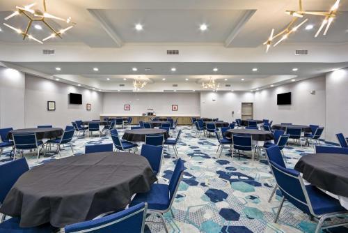 Hampton Inn Kyle - image 12
