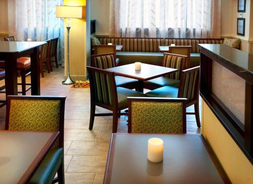 Hampton Inn Alexandria - image 3