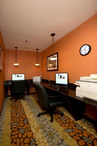 Hampton Inn Alexandria - image 14