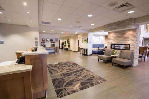 Hampton Inn By Hilton & Suites Pittsburgh/Harmarville