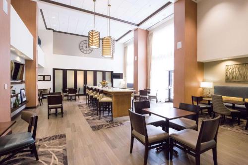 Hampton Inn By Hilton & Suites Pittsburgh/Harmarville