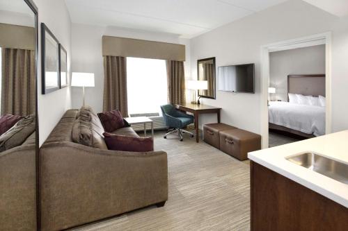 Hampton Inn By Hilton & Suites Pittsburgh/Harmarville