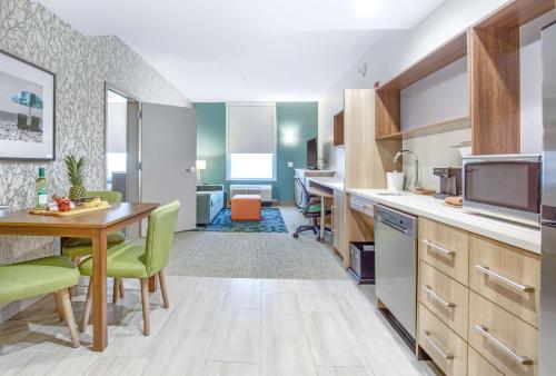 โฮม2 สวีท บาย ฮิลตัน ดาฟเน สแปนิช ฟอร์ต (Home2 Suites by Hilton Daphne Spanish Fort) in เดฟห์นี (AL)