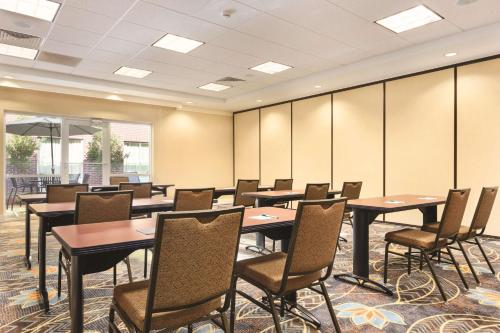 Homewood Suites By Hilton Atlanta Airport North