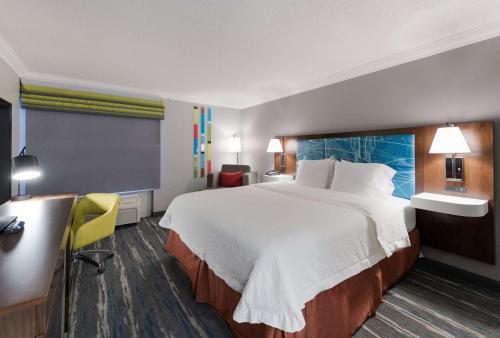 Hampton Inn & Suites Chicago-Hoffman Estates - image 13