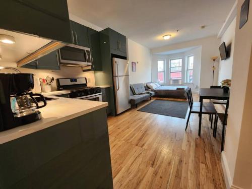 Deluxe Studio minutes from NYC! - Apartment - Union City