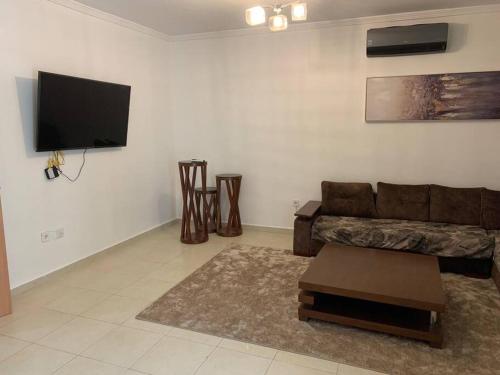 F5 -5 bedrooms Apt- Residence Hasnaoui avec parking Oran Algeria