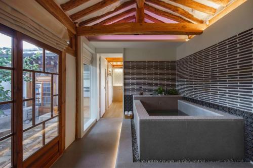 Luxury hanok with private bathtub - Hyeonhyeonjae