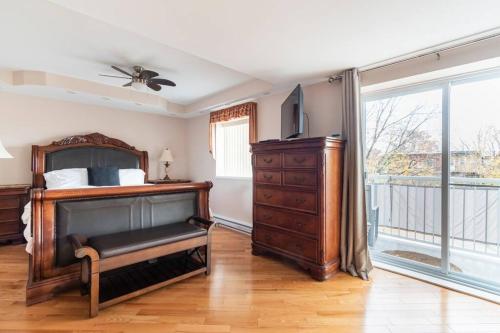 Live like a Montrealer in this 3-bedroom home!