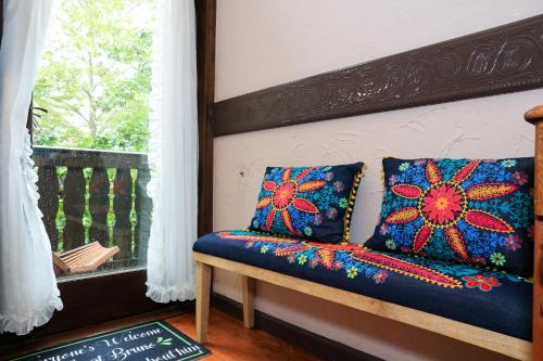 Stone Chalet Bed & Breakfast Inn - image 13