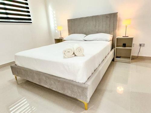 Cozy apt,2 Parking, 2 BD,2.5 BT