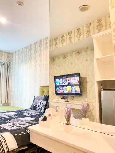 Restaurant, ROOM IN Cozy Grand Kamala Lagoon in Bekasi