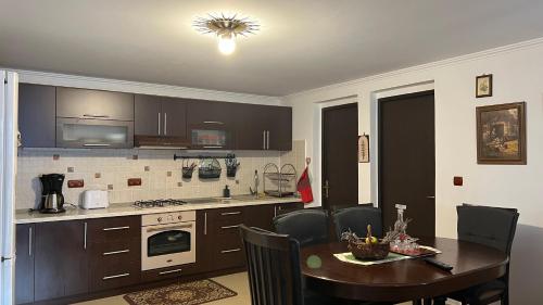 кухня, Casa din Deal-Cincu in Şoarş