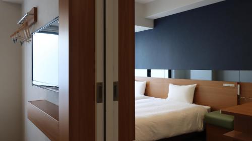 Twin Room image 6