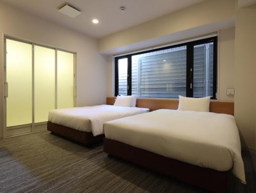 Deluxe Twin Room image 6