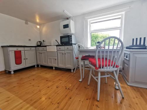 设施服务, Keadue Holiday Cottage in 邓格洛