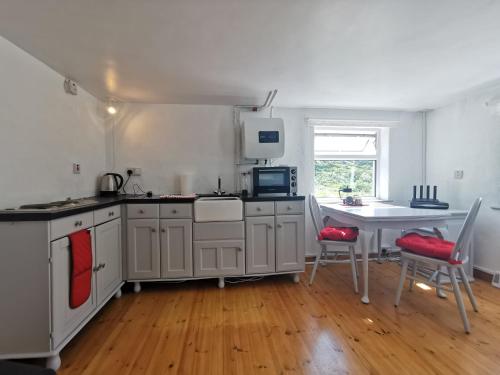 Keadue Holiday Cottage in 邓格洛