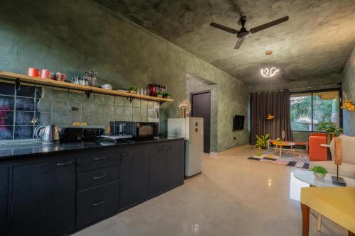 Mossy - Aesthetic 2BHK Apartment - Vagator, Goa By StayMonkey