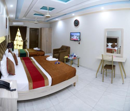 Hotel Deluxe Johar Town Lahore - image 5