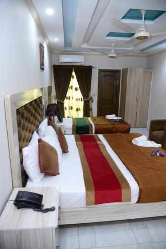 Hotel Deluxe Lahore - image 4