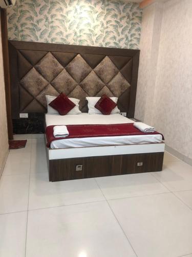 Deluxe Double Room room in Hotel Robin Inn