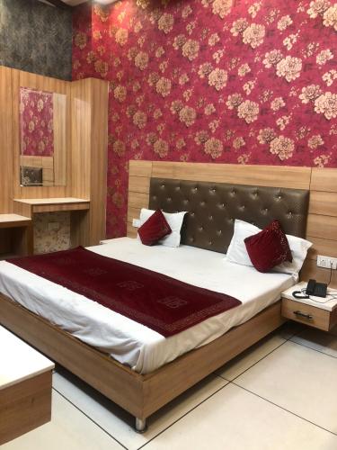 Deluxe Double Room image 4