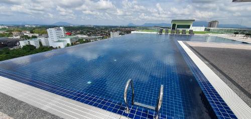 Kolam renang, Kozi Square New SGH Cozy Home 8A in Kuching