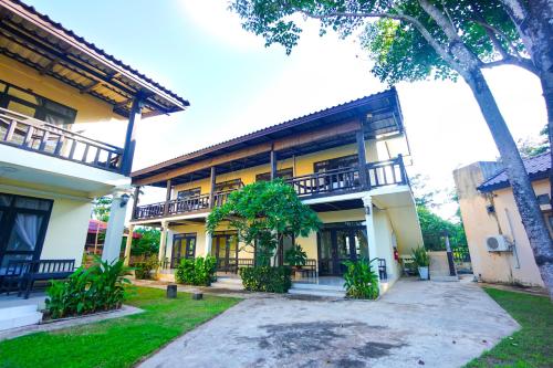 Exterior view, Mr Tho's Bungalow in Muang Khong