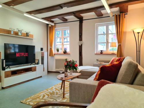 AVAHOME: Haus für 16, WLAN, Parkplätze, Netflix, Nespresso