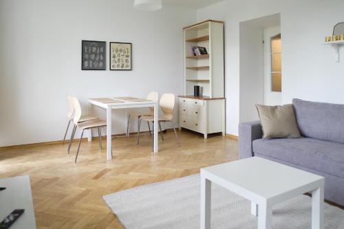 Apartament przy Parku Saskim - Tap to explore photos