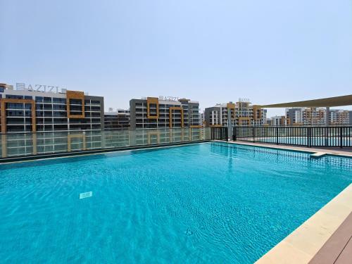 Beautiful Cityscape Views From This Urban Retreat - image 13