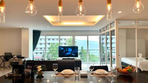 6-18 - Penthouse 3 Bedrooms Walking To Patong Beach