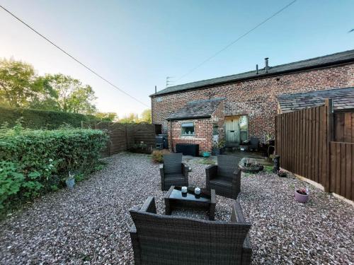 The Old Mill Barn with Hot Tub and Private Pool