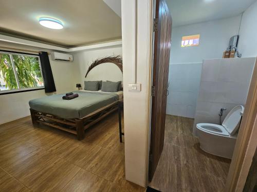 Deluxe Bungalow with Pool View image 2