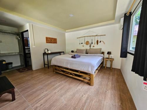 Bungalow with Garden View room in The Mellow Mango